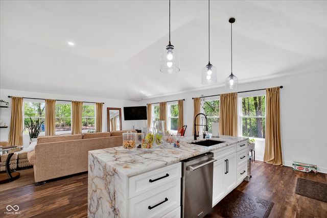 5726 Cooper Road, Indianapolis, IN 46228