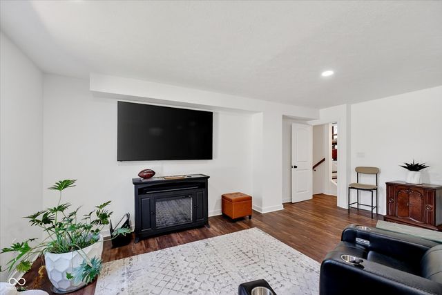 5726 Cooper Road, Indianapolis, IN 46228
