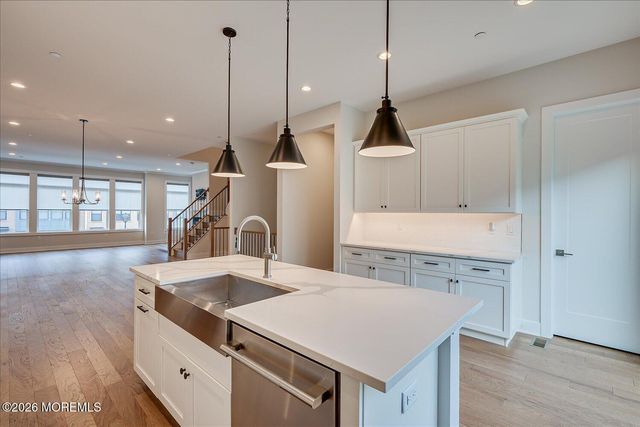 16 Valiant Court, Middletown, NJ 07748