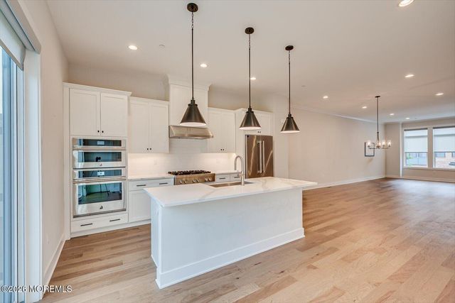 16 Valiant Court, Middletown, NJ 07748