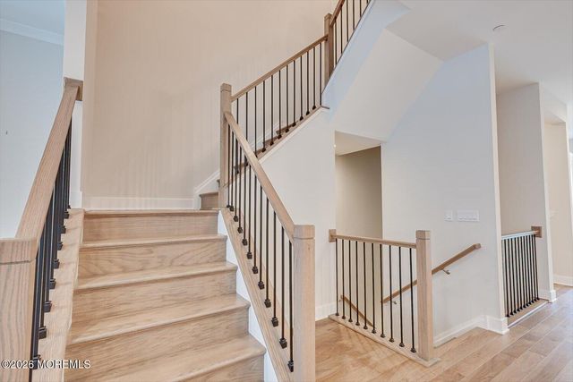 16 Valiant Court, Middletown, NJ 07748