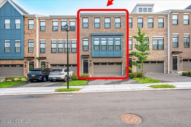 16 Valiant Court, Middletown, NJ 07748