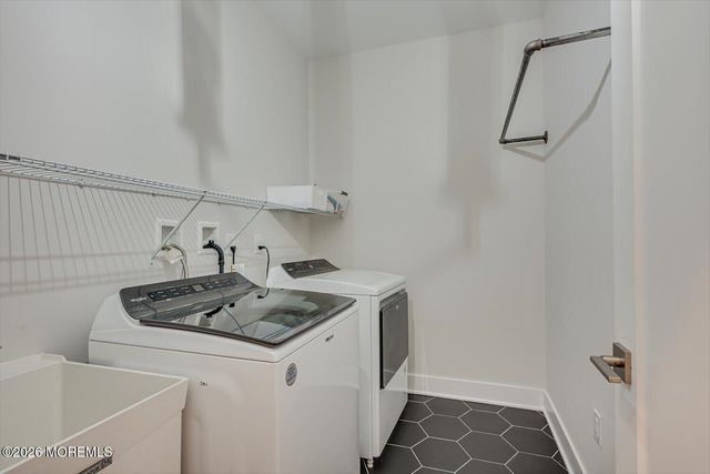 16 Valiant Court, Middletown, NJ 07748