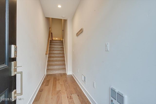 16 Valiant Court, Middletown, NJ 07748