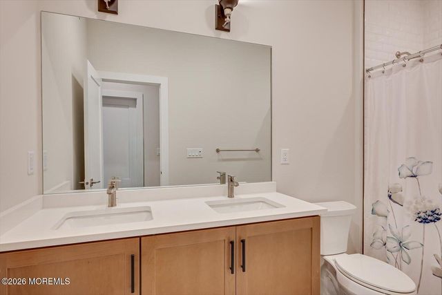 16 Valiant Court, Middletown, NJ 07748