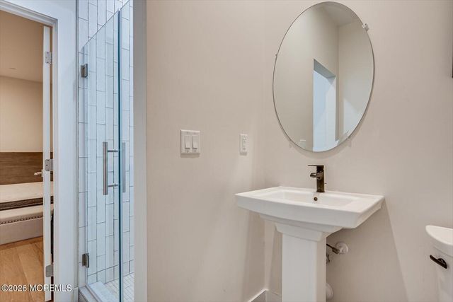 16 Valiant Court, Middletown, NJ 07748