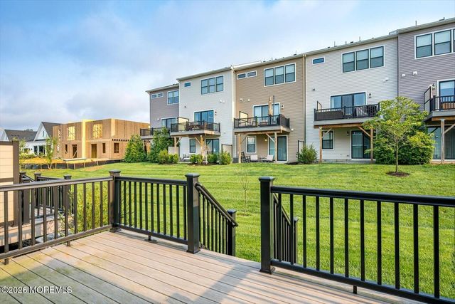 16 Valiant Court, Middletown, NJ 07748