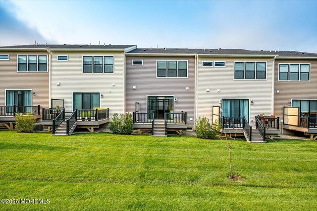 16 Valiant Court, Middletown, NJ 07748