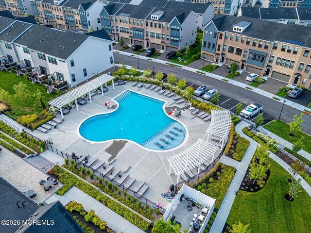 16 Valiant Court, Middletown, NJ 07748