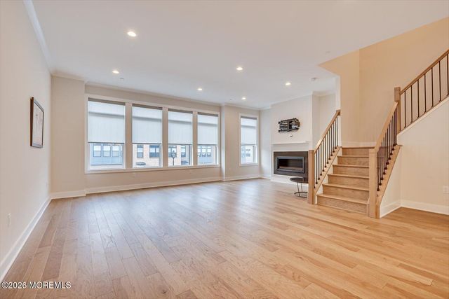 16 Valiant Court, Middletown, NJ 07748