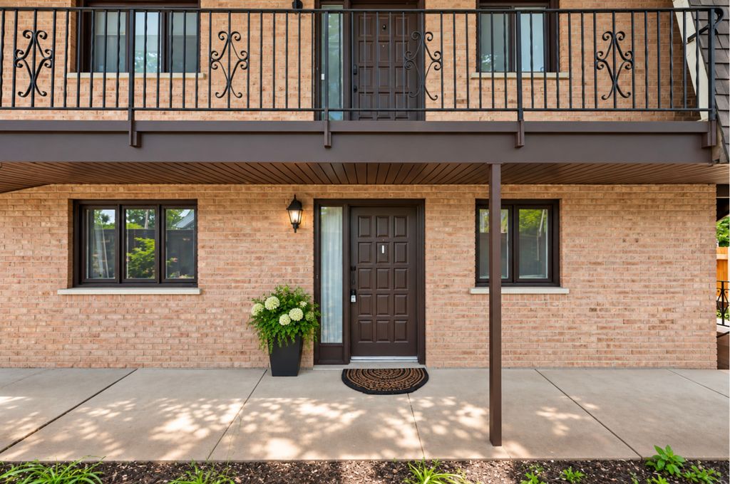 520 E Main Street 1C, Barrington, IL 60010 — exterior