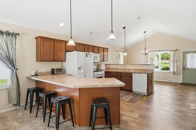 320 Ironwood Street NW, Demotte, IN 46310
