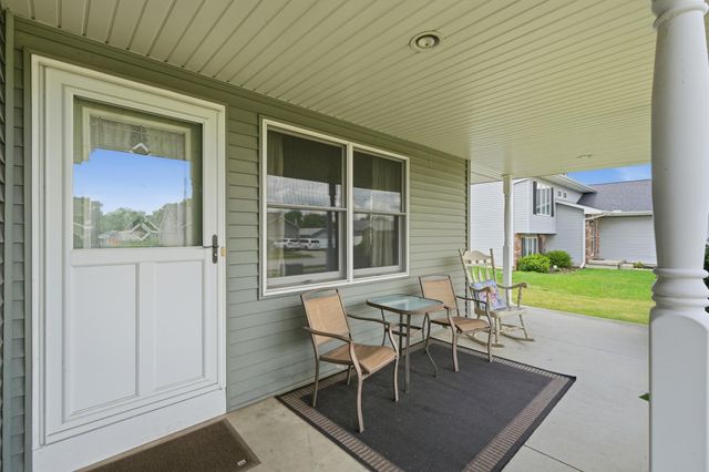 320 Ironwood Street NW, Demotte, IN 46310