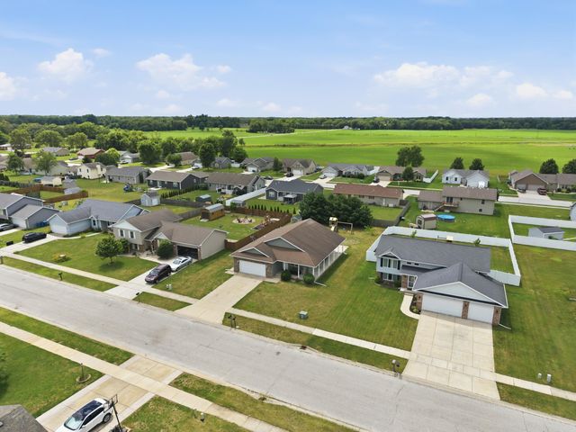 320 Ironwood Street NW, Demotte, IN 46310