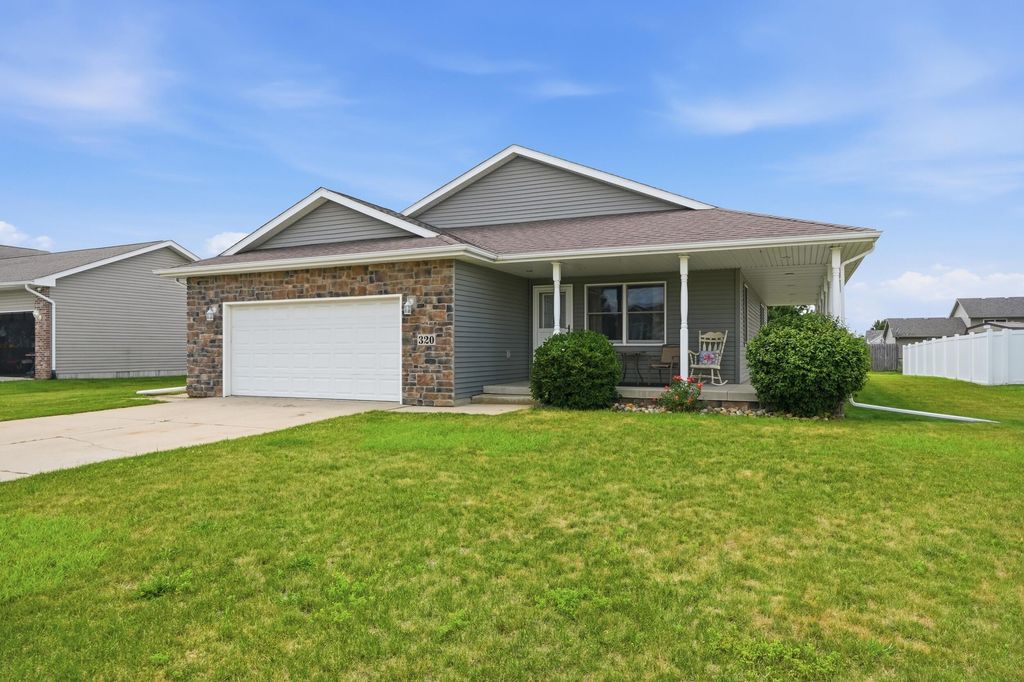 320 Ironwood Street NW, Demotte, IN 46310