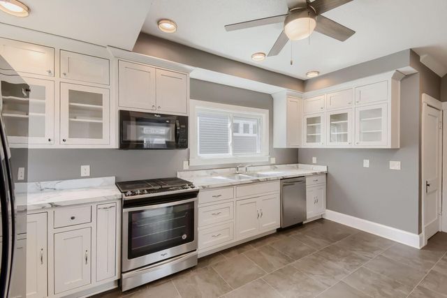 822 Smith Avenue S, Saint Paul, MN 55107