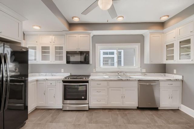 822 Smith Avenue S, Saint Paul, MN 55107