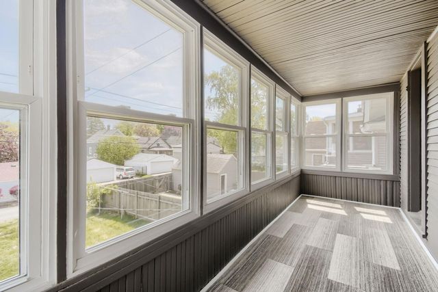 822 Smith Avenue S, Saint Paul, MN 55107