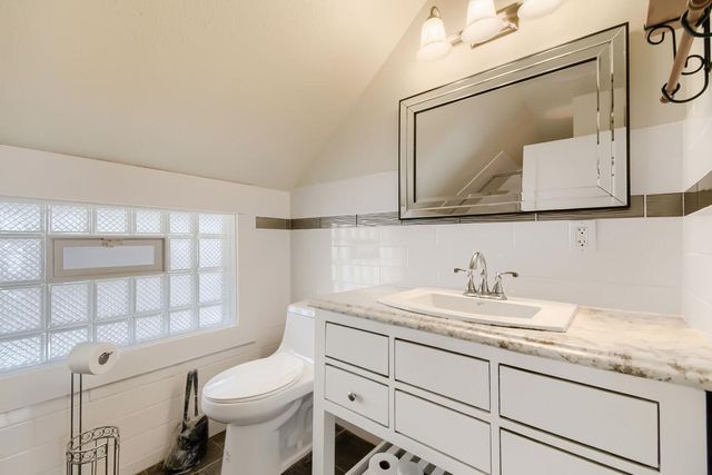 822 Smith Avenue S, Saint Paul, MN 55107