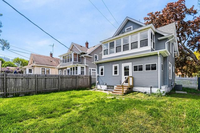 822 Smith Avenue S, Saint Paul, MN 55107