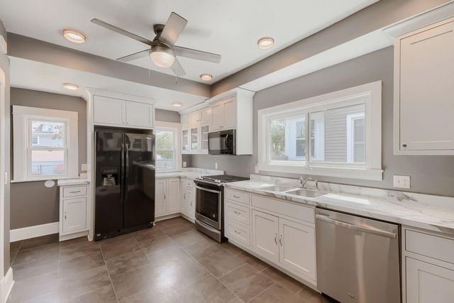 822 Smith Avenue S, Saint Paul, MN 55107