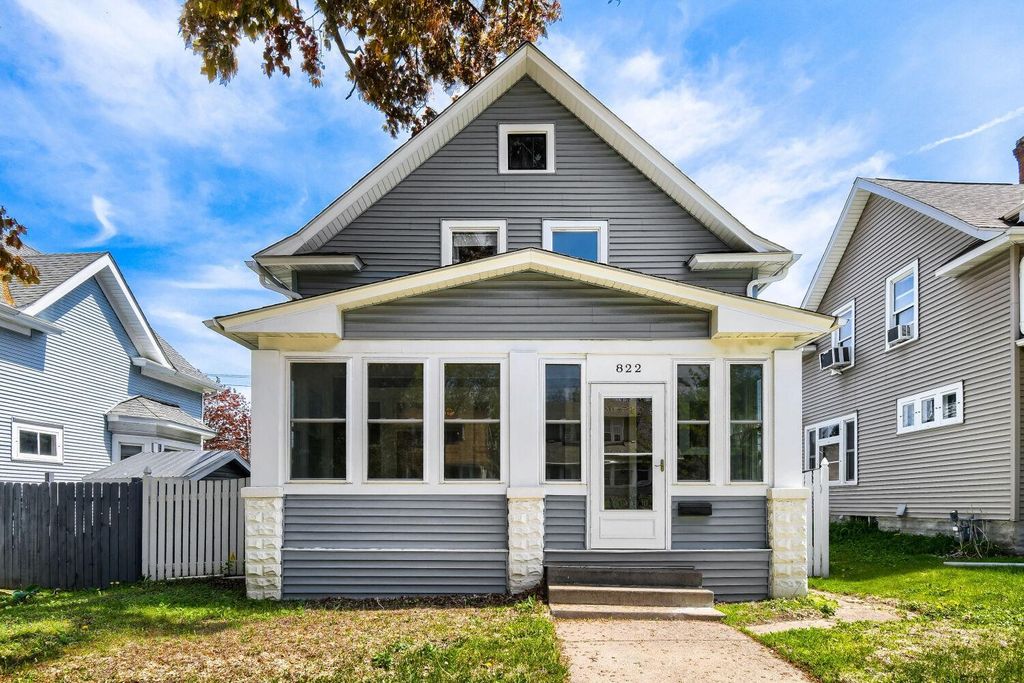 822 Smith Avenue S, Saint Paul, MN 55107