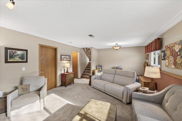 9141 Sierra Road, Woodbury, MN 55125