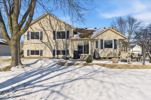 9141 Sierra Road, Woodbury, MN 55125