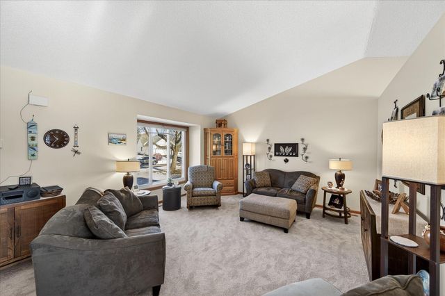 9141 Sierra Road, Woodbury, MN 55125