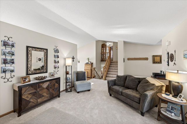 9141 Sierra Road, Woodbury, MN 55125