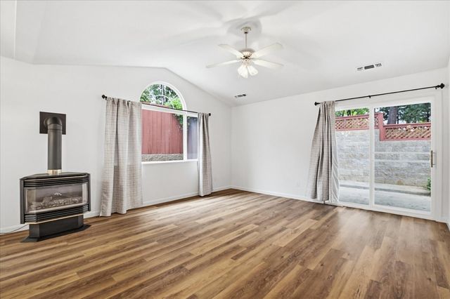 114 Carriage Ln, Grass Valley, CA 95949