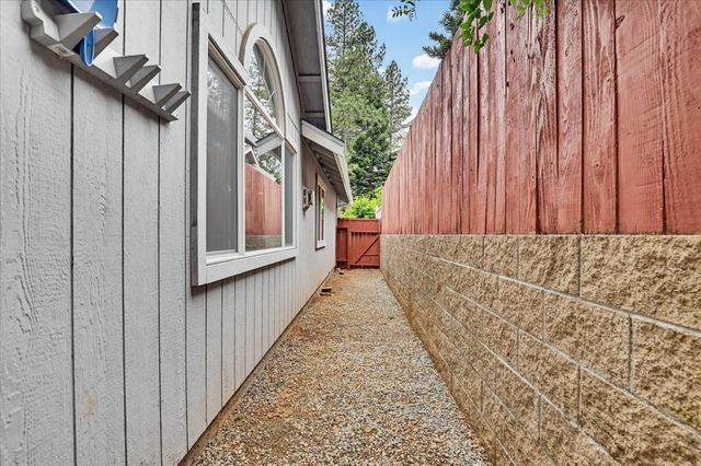 114 Carriage Ln, Grass Valley, CA 95949