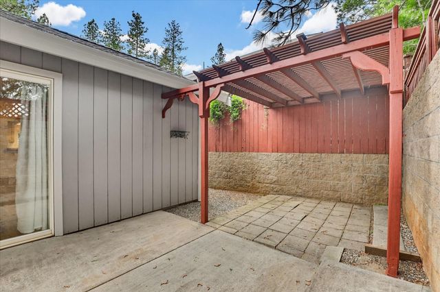 114 Carriage Ln, Grass Valley, CA 95949
