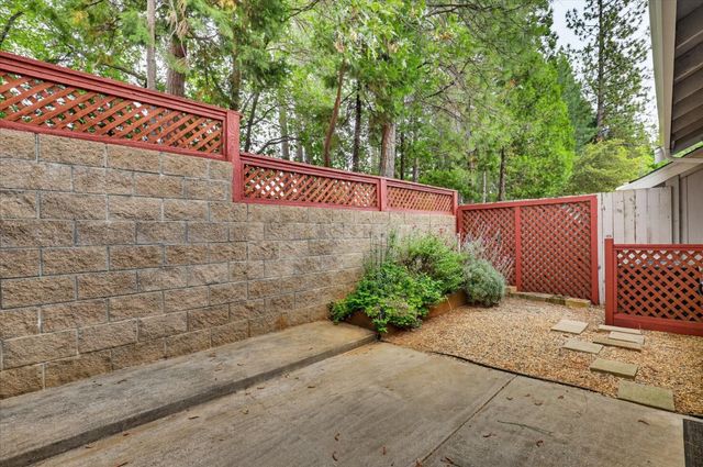 114 Carriage Ln, Grass Valley, CA 95949