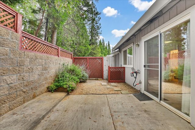 114 Carriage Ln, Grass Valley, CA 95949