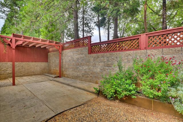 114 Carriage Ln, Grass Valley, CA 95949
