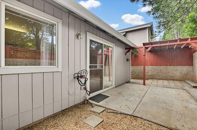 114 Carriage Ln, Grass Valley, CA 95949