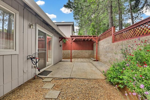 114 Carriage Ln, Grass Valley, CA 95949