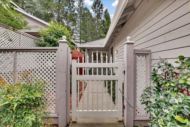 114 Carriage Ln, Grass Valley, CA 95949