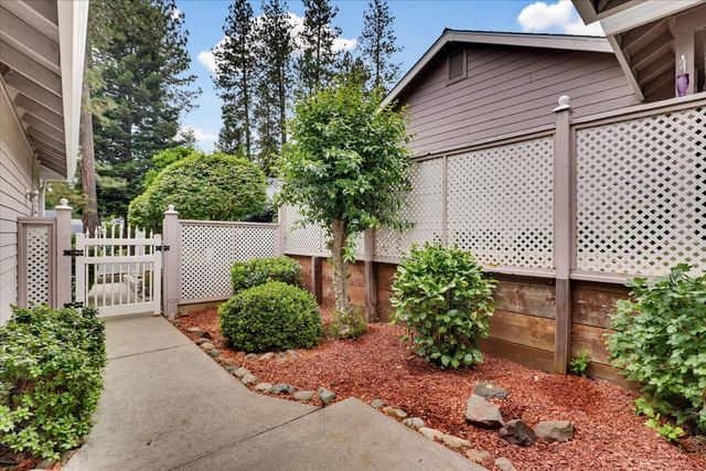 114 Carriage Ln, Grass Valley, CA 95949