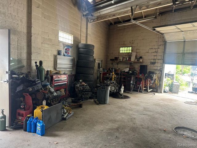368 Gratiot N Road, Clinton Township, MI 48036