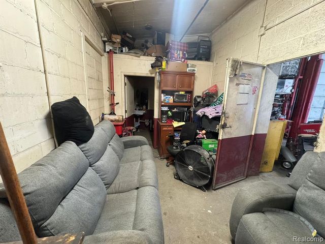 368 Gratiot N Road, Clinton Township, MI 48036