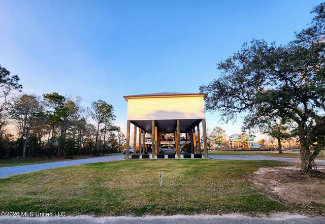 11662 Bayou View Drive, Bay Saint Louis, MS 39520