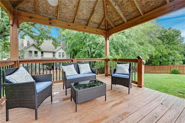 8520 W 142 Street, Overland Park, KS 66223