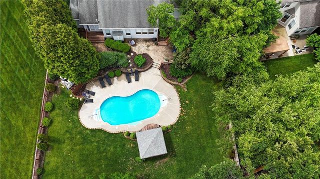8520 W 142 Street, Overland Park, KS 66223