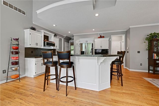 8520 W 142 Street, Overland Park, KS 66223