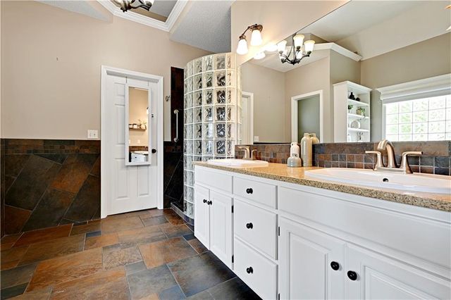 8520 W 142 Street, Overland Park, KS 66223
