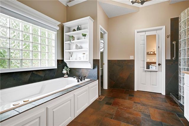 8520 W 142 Street, Overland Park, KS 66223