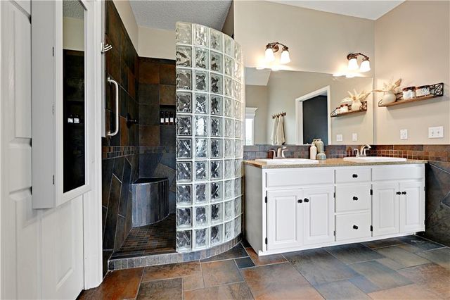 8520 W 142 Street, Overland Park, KS 66223