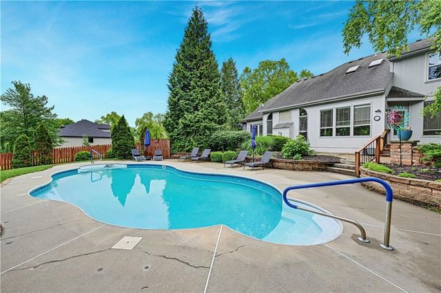 8520 W 142 Street, Overland Park, KS 66223